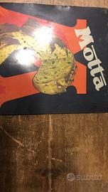 Insegna pubblicitaria Panettone Motta