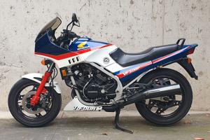 Honda VF 500 F + altro motore e accessori