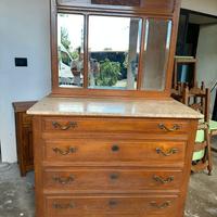 Cassettiera in legno con specchio