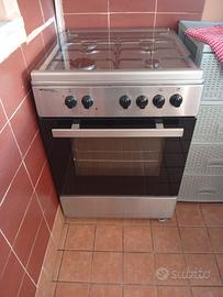 CUCINA CON 4FUOCHI+FORNO VENTILATO TEL 3467193946