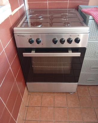 CUCINA CON 4FUOCHI+FORNO VENTILATO TEL 3467193946