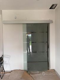 Porta scorrevole in vetro