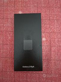 Samsung Galaxy Z Flip 5 256GB + Accessori