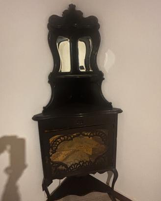 Angoliera in legno con vetrina