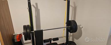 Rack con bilanciere e pesi