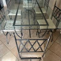 Tavolo e tavolino con sedie in ferro battuto