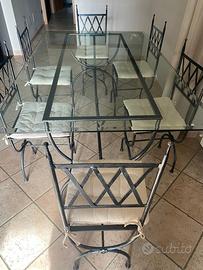 Tavolo e tavolino con sedie in ferro battuto