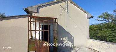 CASA INDIPEDENTE DA RICOSTRUIRE