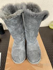 Ugg k Bailey button triplet