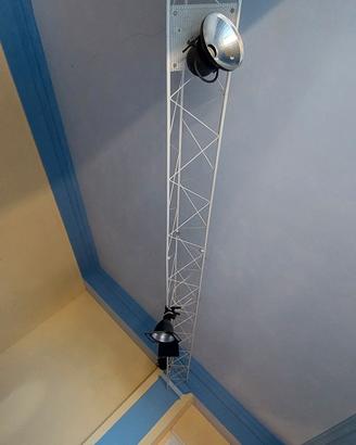 lampadario traliccio con faretti