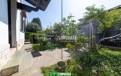 VILLA SINGOLA CON AMPI SPAZI E GRANDE POTENZIALE A