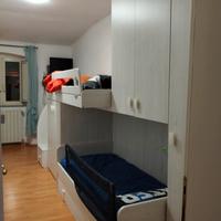 cameretta con tre letti ponte