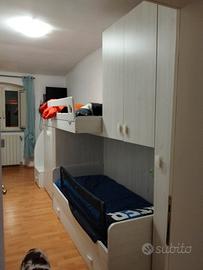 cameretta con tre letti ponte