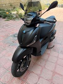 Beverly 400 deep black