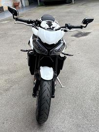 Triumph street trible R 765