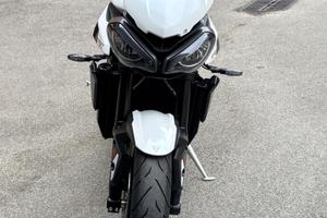 Triumph street trible R 765