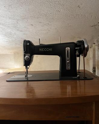 macchina da cucire Necchi