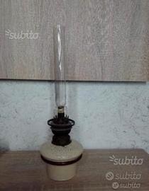 Lume antico a petrolio mantenuto bene