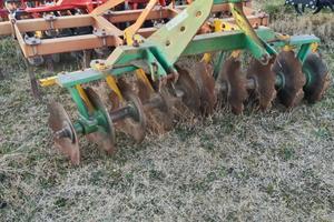 Dischiera ed estirpatore