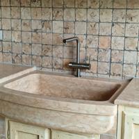 CUCINA stile RUSTICO "Arte Povera" ben tenuta