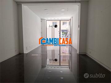 Via Sciuti - Negozio di 92 mq - ampia vetrina.
