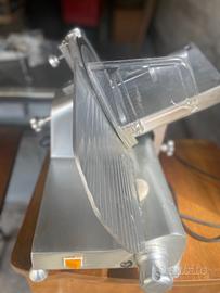 Affettatrice funzionante lama 25cm