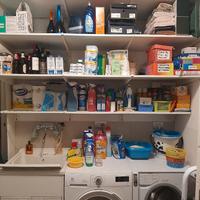 Serie di mensole appese