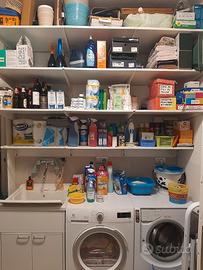 Serie di mensole appese