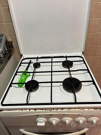 Cucina a gas 4 fornelli con forno