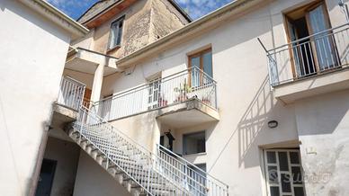 CASA SEMINDIPENDENTE A MONTECORVINO PUGLIANO