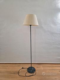 Lampada da terra con paralume