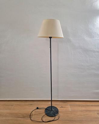 Lampada da terra con paralume