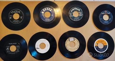 Lotto di 44 dischi 45 giri