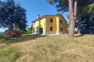 Villa di 233 m² con più di 5 locali e box auto a M