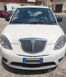 Si vende Lancia y ecochic GPL 1.400