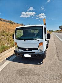 Nissan cabstar anno 2009,ribaltabile trilaterale