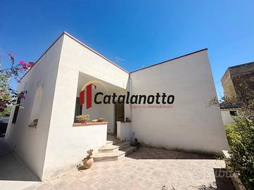 Villetta a Triscina con garage e dependance