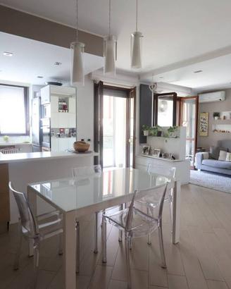 Appartamento di 90 m² con 3 locali e box auto a Mi