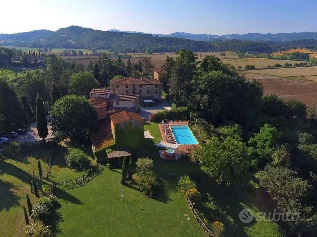 Rustico / Casale di 1600 m² con più di 5 locali e - Vista 4