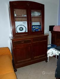credenza antica in noce.