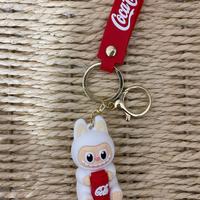 Portachiavi Simil Labubu Cocacola