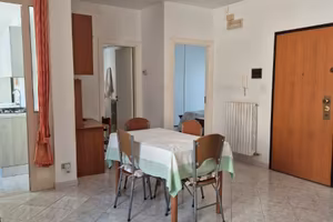 Triggiano 2 vani ed acc p.auto in garage