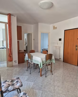 Triggiano 2 vani ed acc p.auto in garage