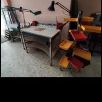 tavolo da lavorocompleto di cassettieree' lampade