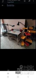 tavolo da lavorocompleto di cassettieree' lampade