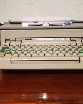 Macchina per scrivere elettrica Olivetti