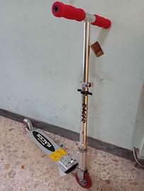 Monopattino in lega ultraleggera