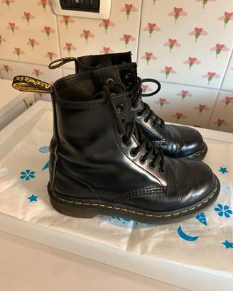 Dr. Martens neri
