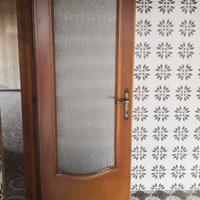 Porta in legno con vetro