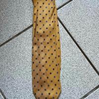 Cravatta gialla con fiorellini